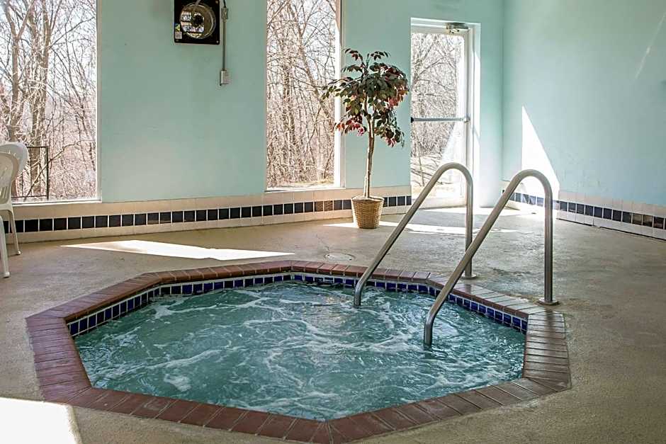 Quality Inn & Suites West Bend