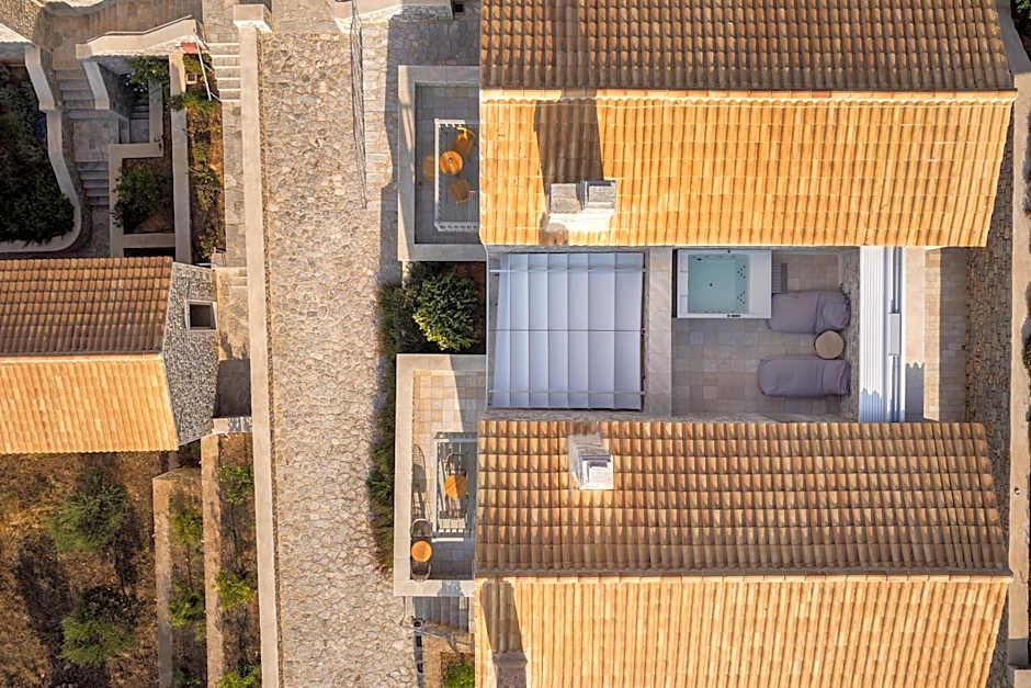 Trapela Limeni Luxury Suites