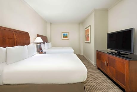 1-Bedroom Suite with 2 Double Beds