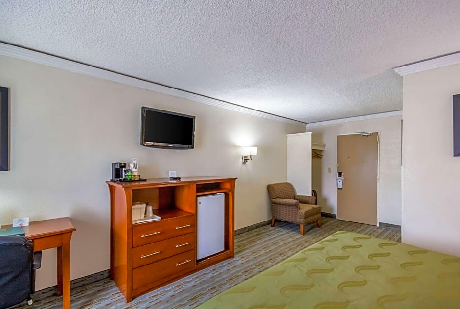 Quality Inn & Suites Kansas City - Independence I-70 East