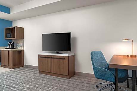 1 King Junior Suite Hearing Accessible