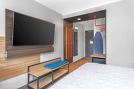 King Room with Walk-In Shower