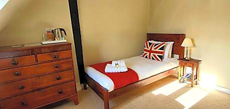 Single Room with Shared Bathroom