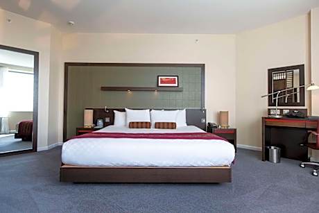 Premier King Family Room with Sofa Bed