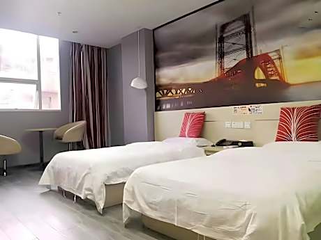 Thank Hotel Guizhou Longli County Lanban Street Pedestrian Street