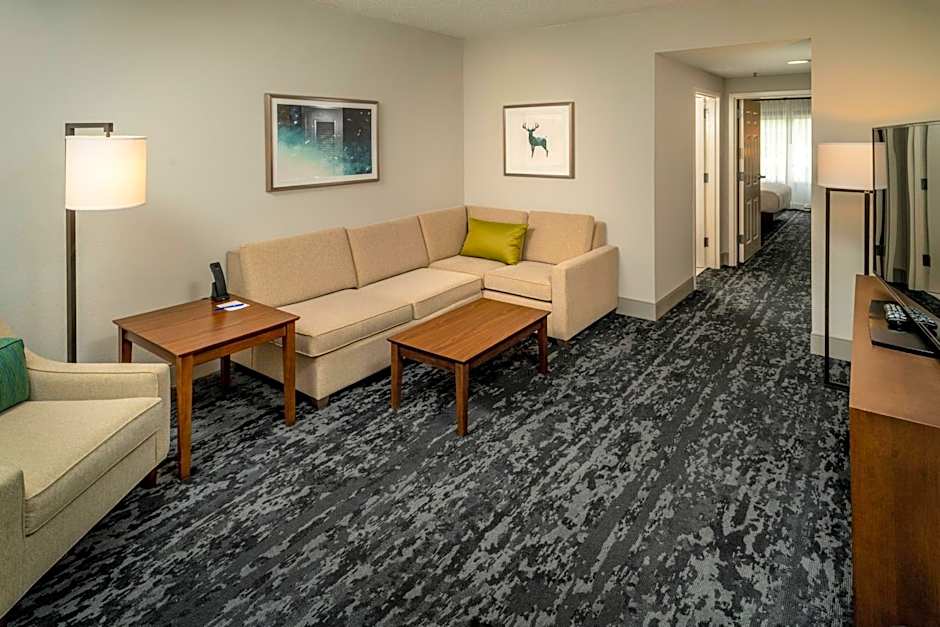 Delta Hotels Huntington Mall