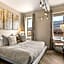 Independence Square 304, Stylish Hotel Room with Downtown Views & Great Location