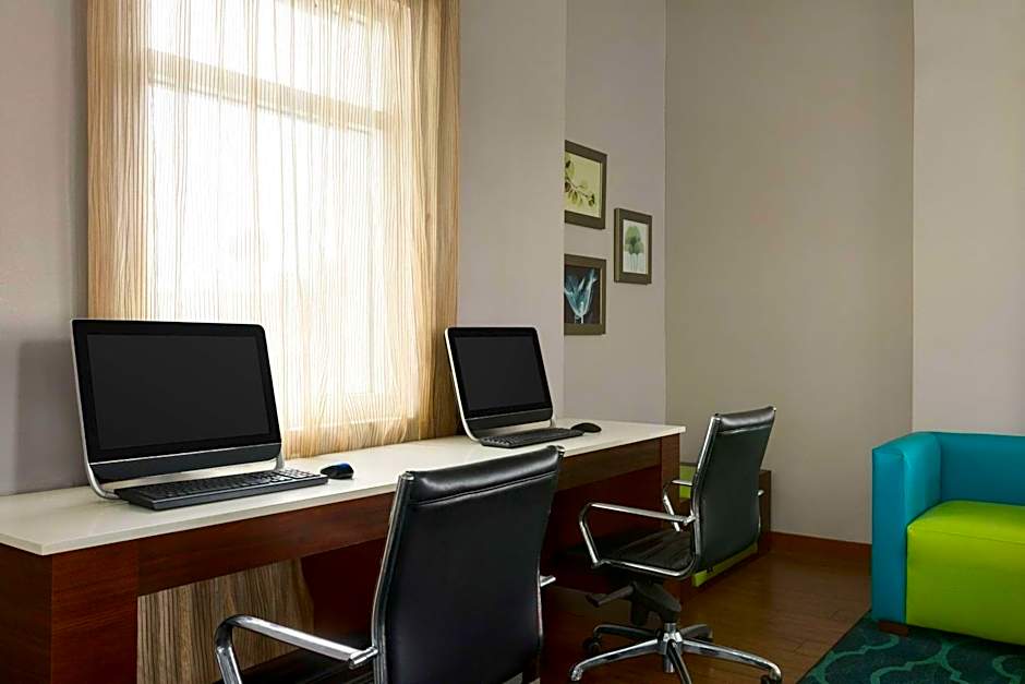 La Quinta Inn & Suites by Wyndham Oceanfront Daytona Beach