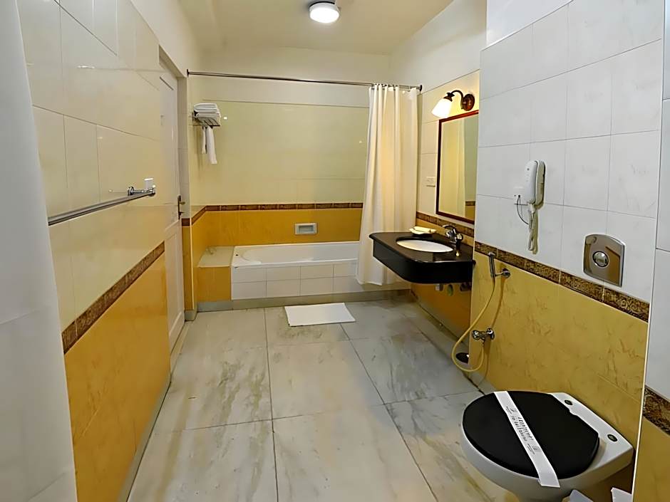 Hotel Gnanam Thanjavur