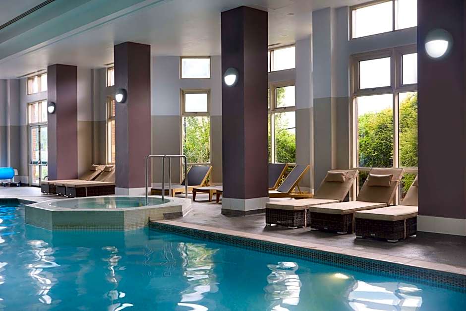 DoubleTree by Hilton Dartford Bridge