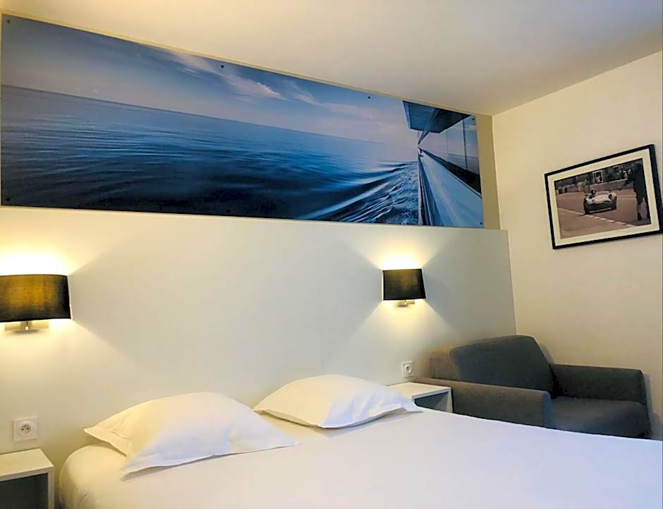 Hotel The Originals Bernay Acropole