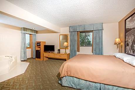 Deluxe King Suite - Non-Smoking