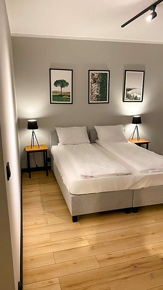 Zajazd Valentino / Listopadowa 55