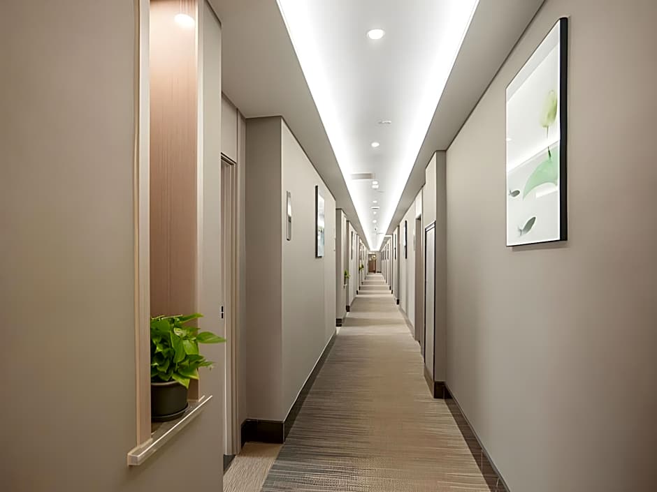 GYA Jiaxing Tongxiang City Century Avenue Hotel