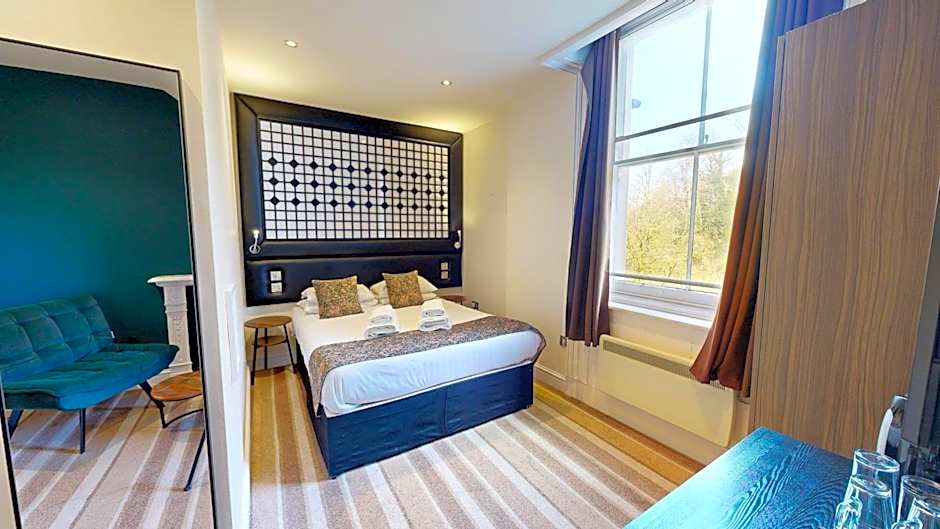 Superior 1 King Bed — 6 fotoğraftan 1. fotoğraf