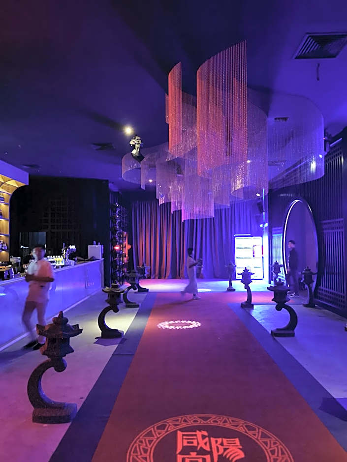 REVO at AURORA PLACE, Pavilion 2, 5 Minutes To AXIATA ARENA BUKIT JALIL FREE WIFI by De Harlequins Guesthouse