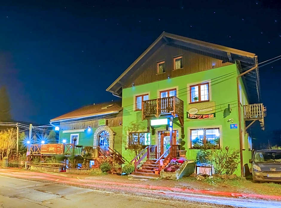 Zajazd Karłów Restauracja & Pokoje Gościnne