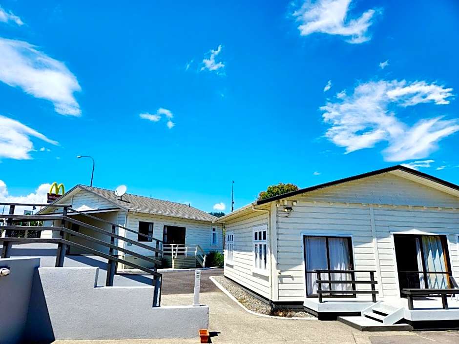 Kelly's Riverside Motel