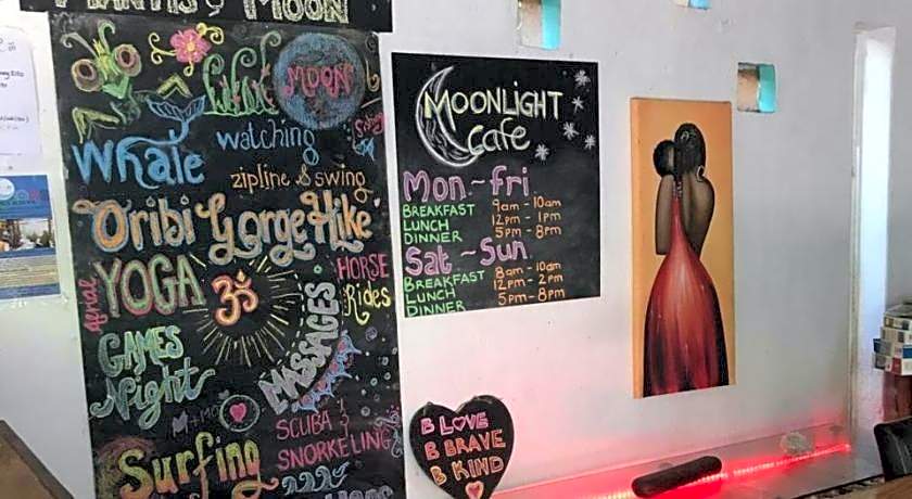 Mantis and Moon Backpackers and Surf Hostel