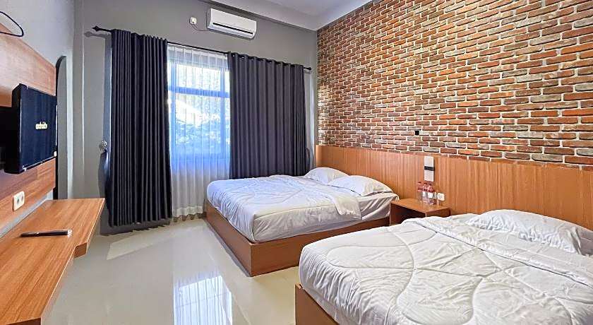 RedDoorz Plus @ New Favour Hotel Gunung Dempo