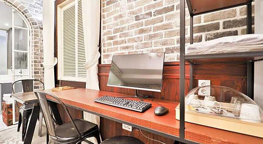 February Boutique Hotel Hwanggeum