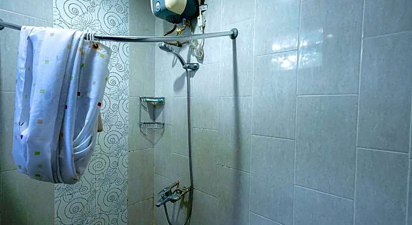 RedDoorz @ Avros Guest House Medan