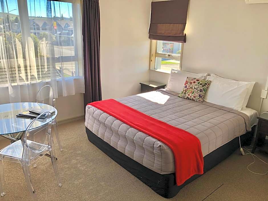 Absolute Lake View Motel