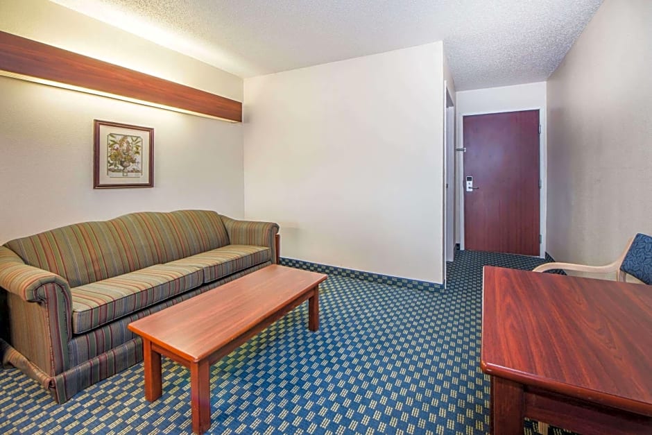 Microtel Inn & Suites by Wyndham Tulsa - Catoosa Route 66