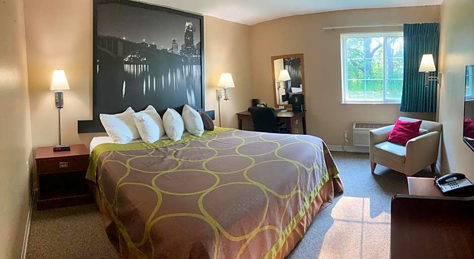 Super 8 by Wyndham Chisago City