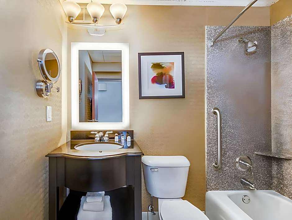 Crowne Plaza Milwaukee South By IHG