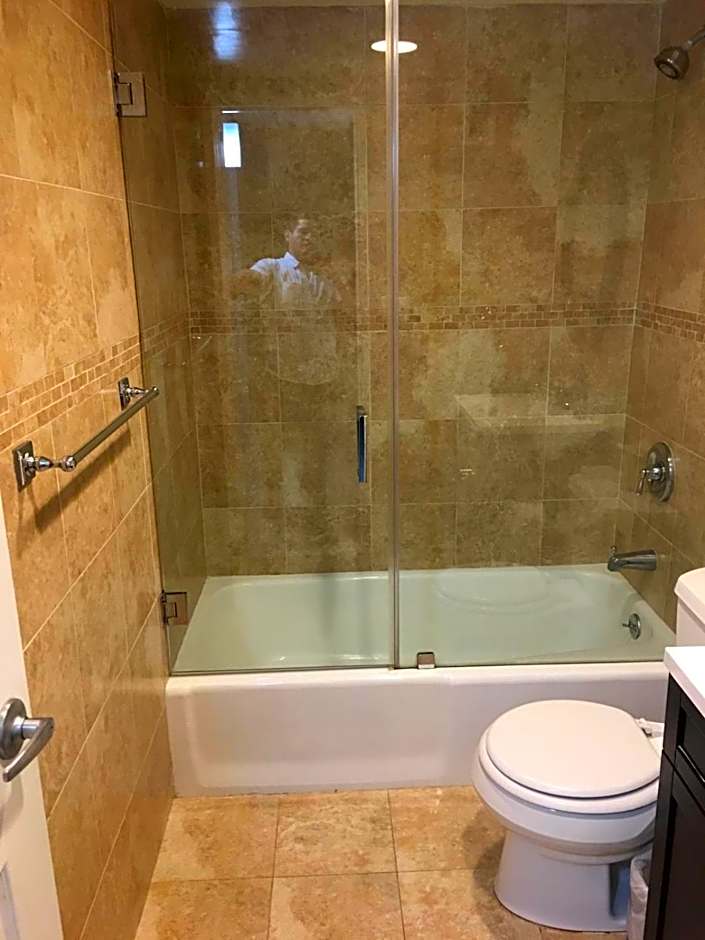 Tides Apt on Hollywood Beach