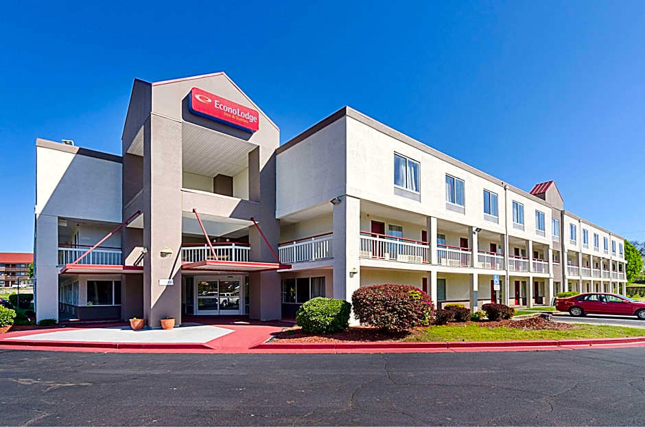 Econo Lodge Inn & Suites