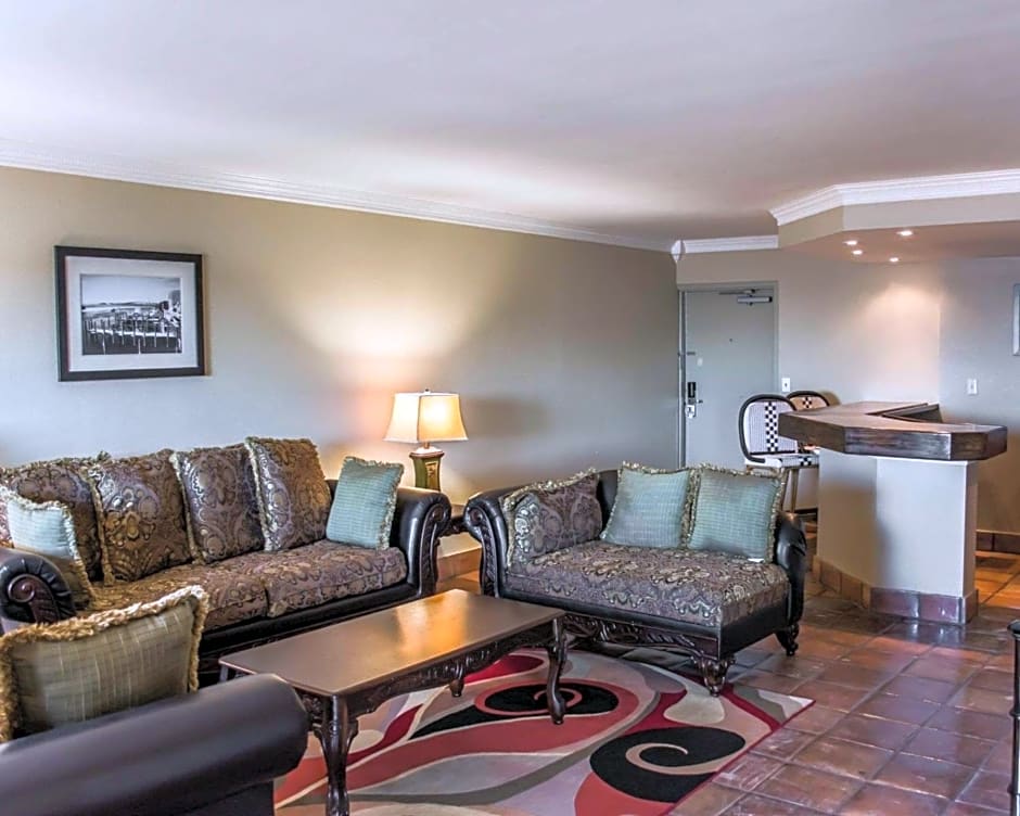 Quality Inn & Suites on the Bay near Pensacola Beach