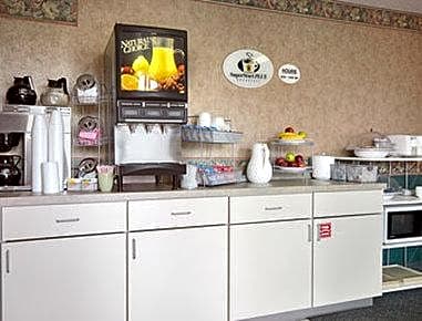 Super 8 by Wyndham Wapakoneta