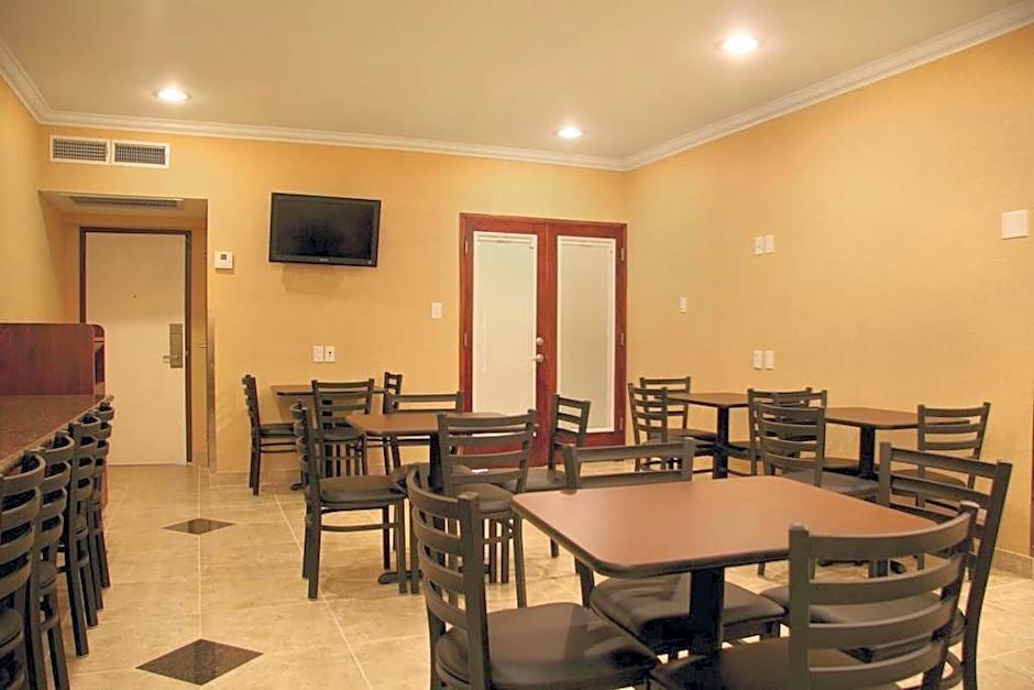Studio 6 Suites Mesa AZ Near Downtown & Sloan Park