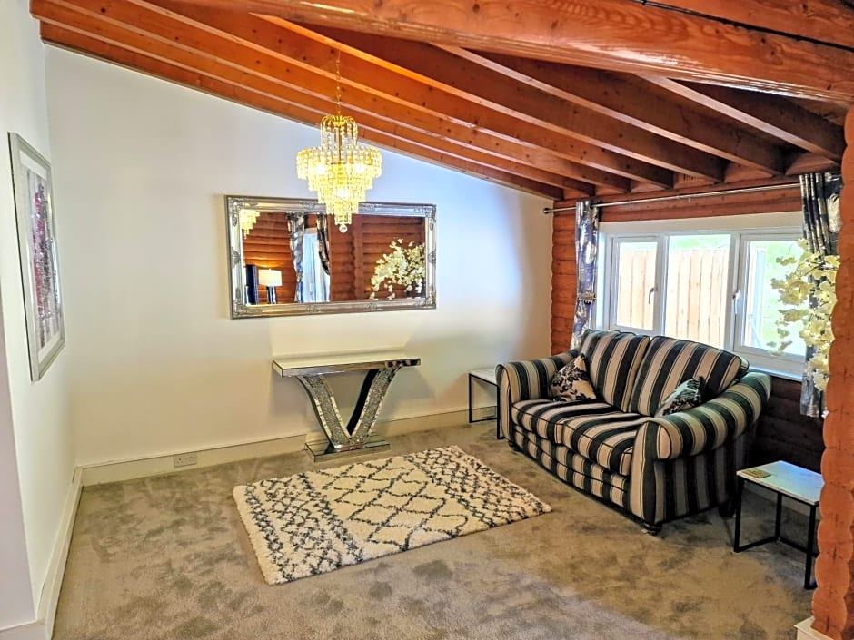 Kaoglen Apollo-Hot tub-Cairngorms-Pet friendly