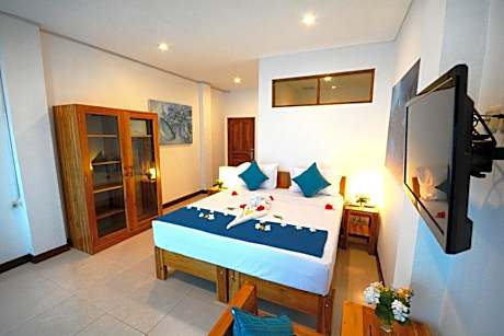 High Deluxe Double or Twin Room with Sea View