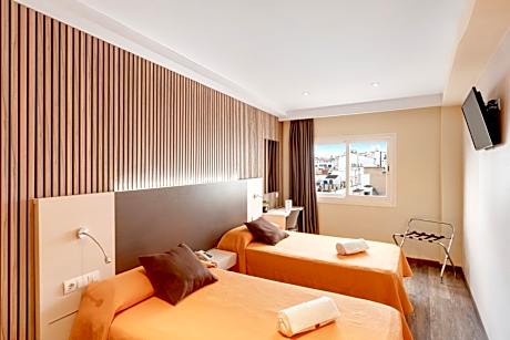 Double or Twin Room (1 Adult)