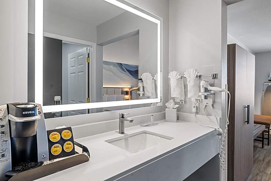 Hotel Skye San Francisco Airport SFO FREE SHUTTLE!