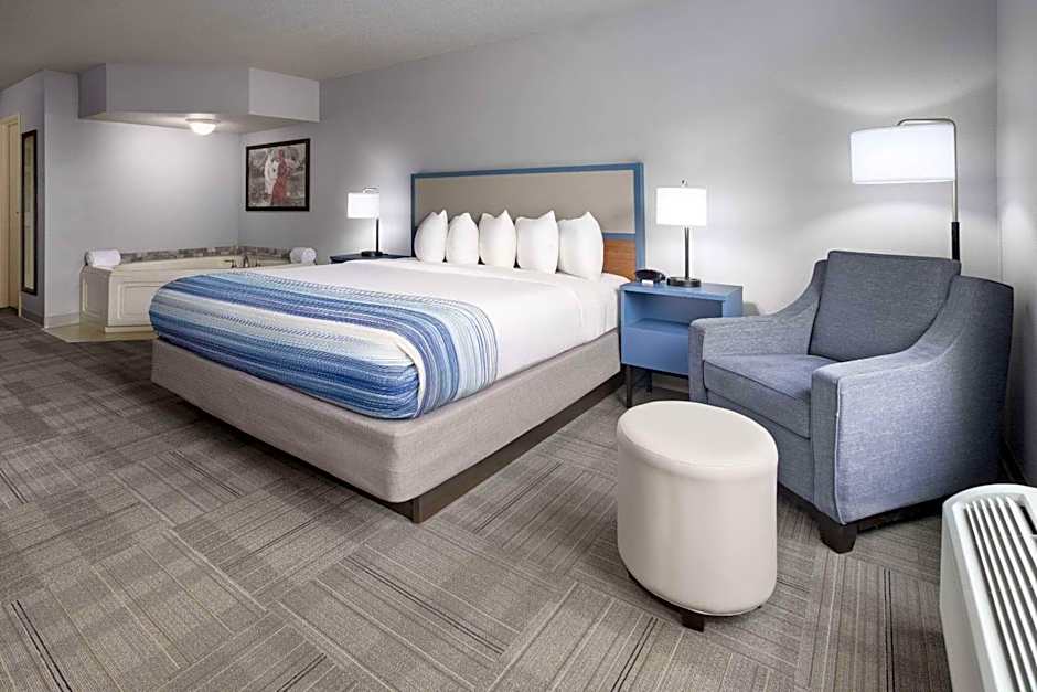 AmericInn by Wyndham Iron Mountain