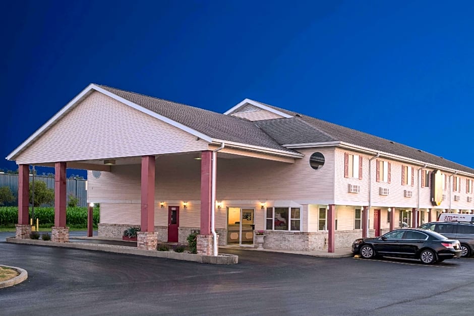 Super 8 by Wyndham Wapakoneta