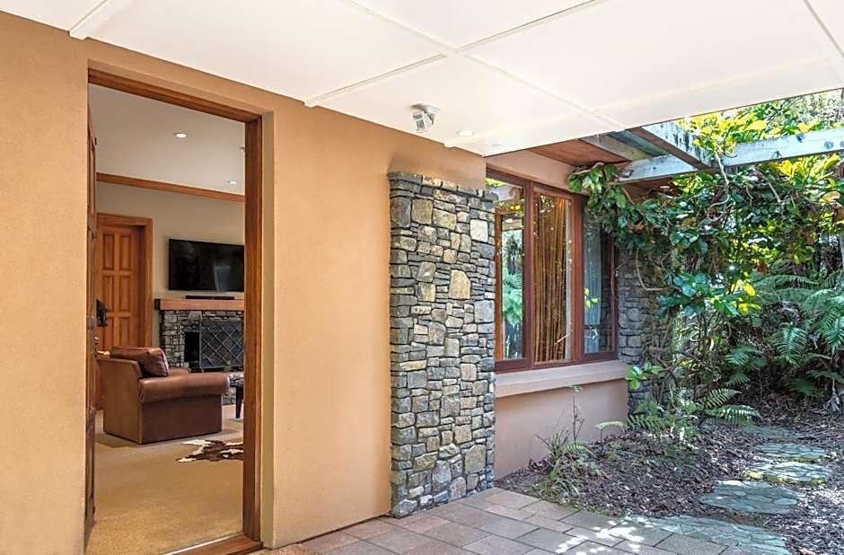 Treetops Lodge & Estate
