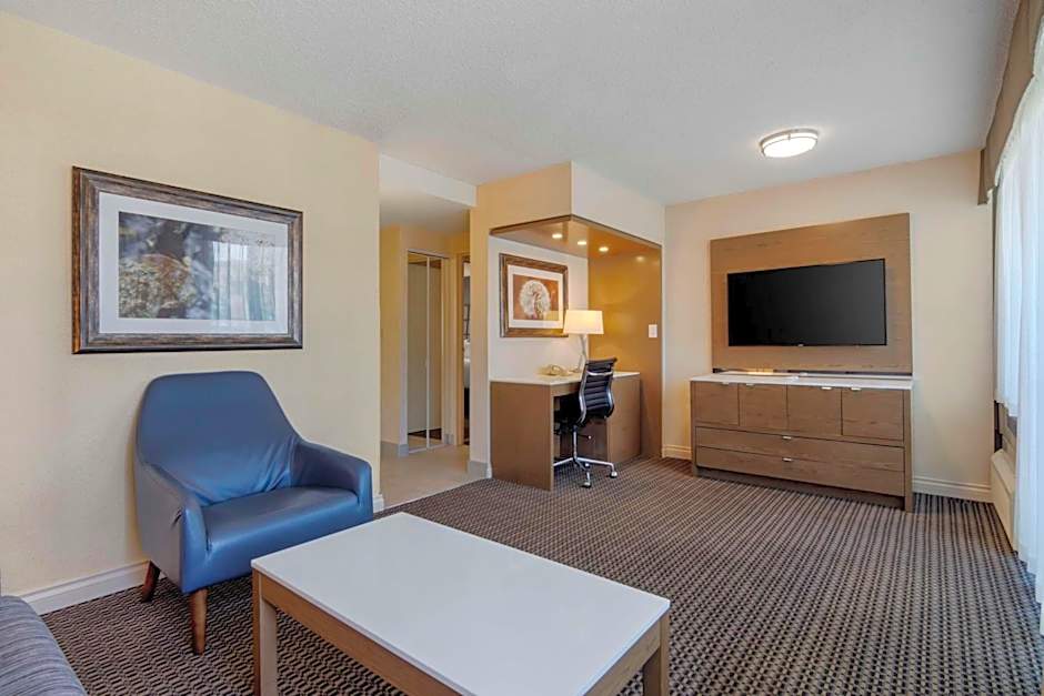 Best Western Premier Chateau Granville Hotel & Suites & Conference Centre