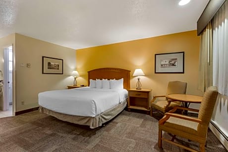 Queen Room with Two Queen Beds and Roll-In Shower - Mobility Accessible