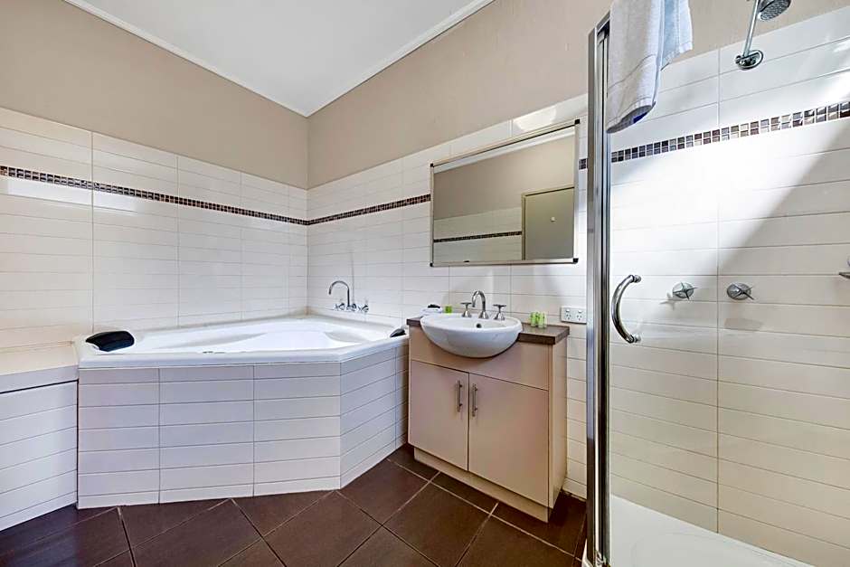 Moonlight Bay Apartments