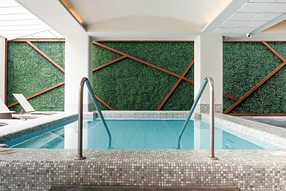 Crown Victoria Hotel