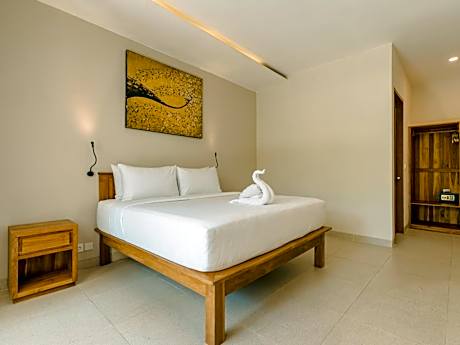 Deluxe Double Room with Pool View