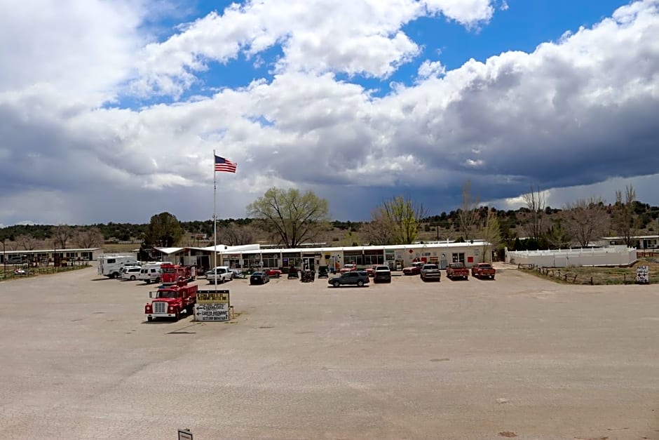 Grand Canyon Caverns Inn