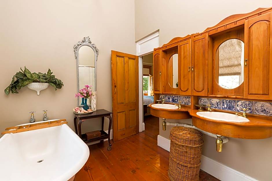 Royston Hall Historical Guesthouse