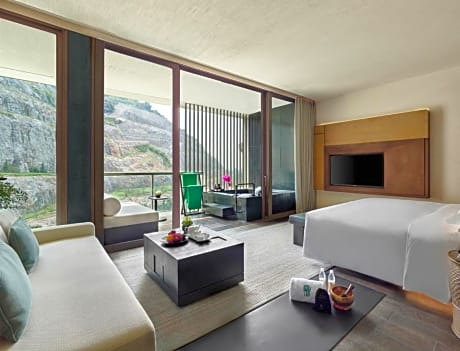 Standard Twin Room with Mountain View